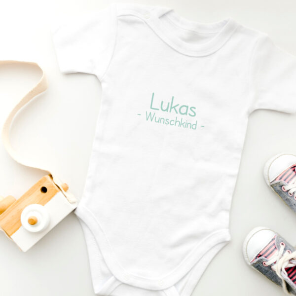 Body mit Namen, personalisierter Body, personalisiertes Shirt, Babybody, Geburtsgeschenk, Taufgeschenk, personalisiertes Babygeschenk, personalisiertes Geschenk, Newborn, Babyshop, Stofftiger