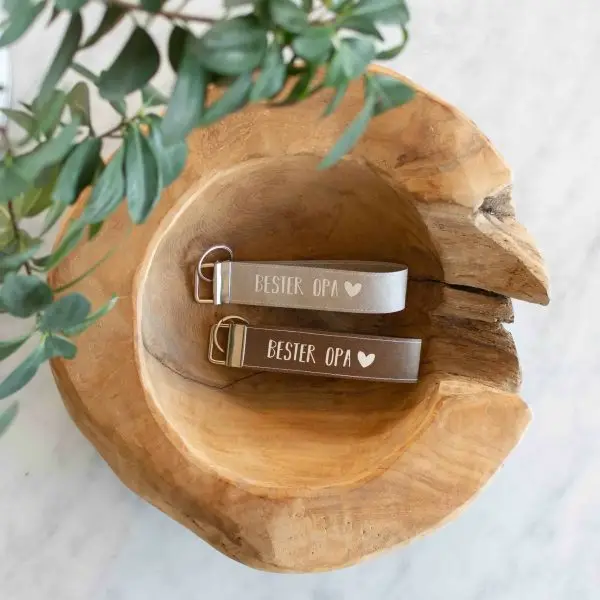 Schlüsselanhänger personalisierbar, stofftiger, schlüsselanhänger, anhänger, geschenk, vatertag, muttertag, geburtstag, geburt, beste mamaHerz, Aluminium, schlüsselanhänger, Geschenk, Schlüsselanhänger personalisierbar, stofftiger, schlüsselanhänger, anhänger, geschenk, vatertag, muttertag, geburtstag, geburt, beste mama, bester papa, bester opa, beste oma, supermom, superdad, bester bruder, beste schwester, lausbua, lausmadl, Herz, Gravur, Muttertagsgeschenk, Muttertag, Vatertagsgeschenk Vatertag