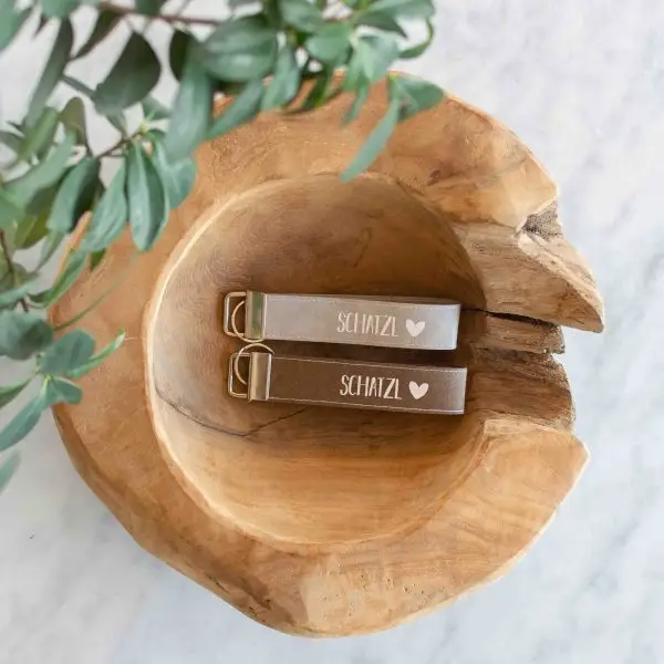 Schlüsselanhänger personalisierbar, stofftiger, schlüsselanhänger, anhänger, geschenk, vatertag, muttertag, geburtstag, geburt, beste mamaHerz, Aluminium, schlüsselanhänger, Geschenk, Schlüsselanhänger personalisierbar, stofftiger, schlüsselanhänger, anhänger, geschenk, vatertag, muttertag, geburtstag, geburt, beste mama, bester papa, bester opa, beste oma, supermom, superdad, bester bruder, beste schwester, lausbua, lausmadl, Herz, Gravur, Muttertagsgeschenk, Muttertag, Vatertagsgeschenk Vatertag