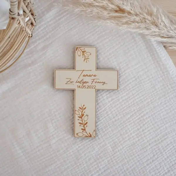 Holzkreuz, Gravur, Erstkommunion, Taufe, Firmung, Geschenk, Geschenkidee, Täufling, Taufpate, Firmparte, Geschenk, personalisiertes Kreuz, Personalisiertes Holzkreuz, Stofftiger