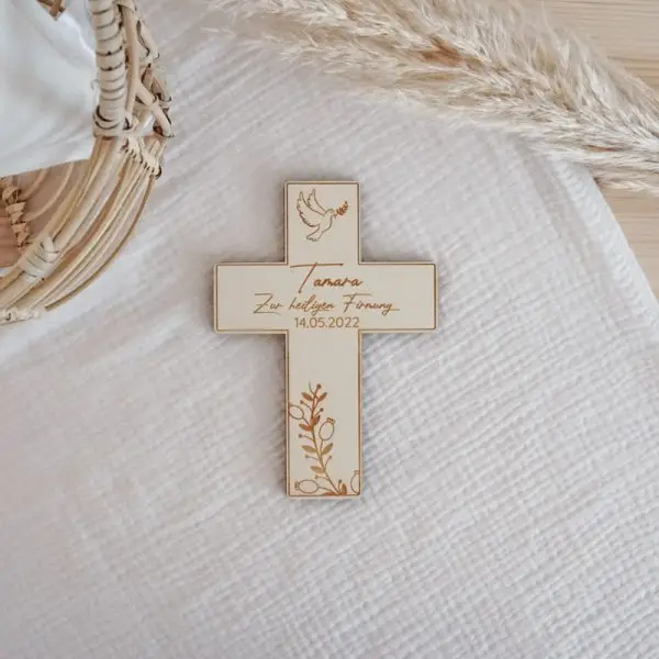 Holzkreuz, Gravur, Erstkommunion, Taufe, Firmung, Geschenk, Geschenkidee, Täufling, Taufpate, Firmparte, Geschenk, personalisiertes Kreuz, Personalisiertes Holzkreuz, Stofftiger