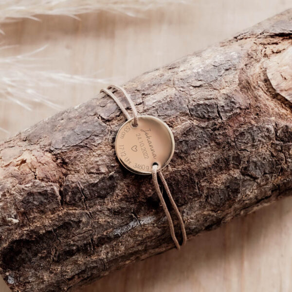 Armband mit Gravur, personalisiertes Armband, Schmuck mit Gravur, personalisierter Schmuck, Personalisierter Schmuck, Schmuck mit Gravur, Schmuckgravur, Schmuck mit Geburtsdaten, Schmuck mit Namen, Halskette, personalisierte Kette, Kette mit Gravur, gravierter Schmuck, Armband, personalisiertes Armband, Armband mit Gravur, personalisierbarer Schmuck, Stofftiger