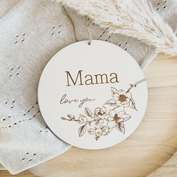 Stofftiger Holzschild Mama Love You, runde Holzscheibe mit Schriftzug und Blumenzeichnung