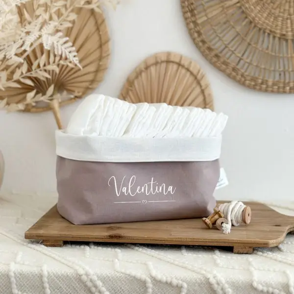 stoffkörbchen wickelkörbchen wickelkorb stoffkorb geschenkkorb geschenkset geburt taufe geburtsgeschenk taufgeschenk personalisiert personalisierbar mit namen kind baby newborn stofftiger