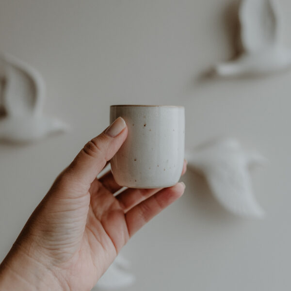 Espressotasse Calma Espressobecher Espresso Tasse Becher Eulenschnitt Vintage Steingut Portugal Tasse Kaffeetasse Keramik-Tasse Kaffeegenuss Geschenkidee Tassen-Design Kaffee-Liebhaber Barista-Zubehör Tassen-Kollektion Espresso-Tasse Café-Style Hochwertige Tasse Tassen-Shop Kaffeepause Geschenk für sie Kaffeekultur Stofftiger Personalisierung persönliches Geschenk Wunschtext Gravur Lasergravur