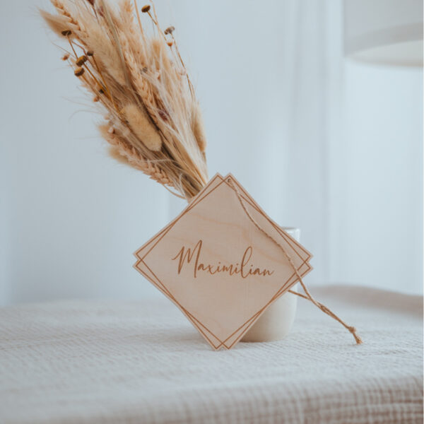 holzschild stofftiger hexagon name personaliert holz personalisierung geschenk geschenkidee kinderzimmer zimmer geburt wand tür gravur graviert