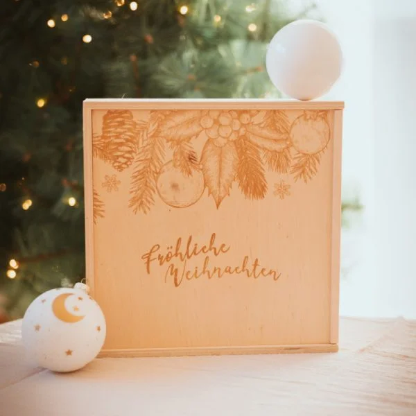 Erinnerungskiste, Holzkiste Weihnachten, Christkind, Geschenk zu Weihnachten,Frohe Weihnachten, Christbaum, Geschenk unter Christbaum, Holzschild personalisiert, Gravur