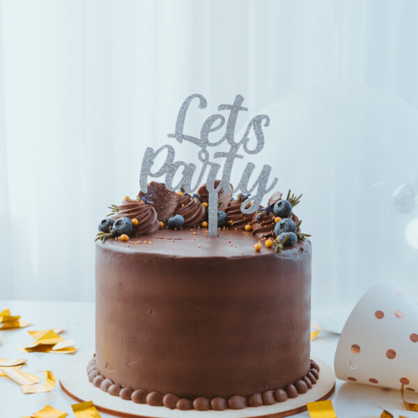 stofftiger caketopper acryl acrylcaketopper tortendekoration dekoration für torten tortentopper tortendekoration caketopper in acryl bunter caketopper personalisiert caketopper mit namen geburtstagstorte