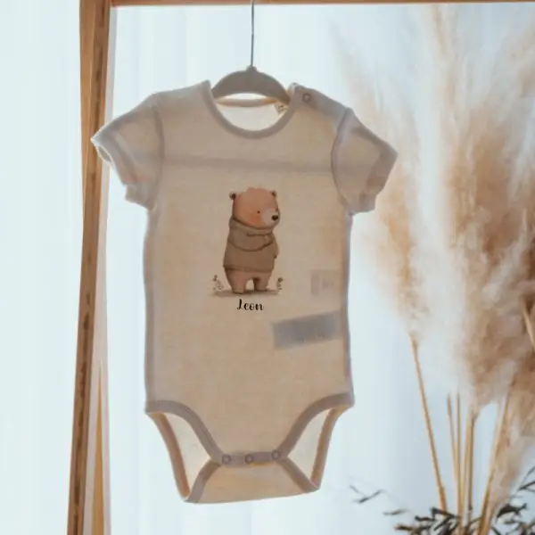 Body mit Namen, personalisierter Body, personalisiertes Shirt, Babybody, Geburtsgeschenk, Taufgeschenk, personalisiertes Babygeschenk, personalisiertes Geschenk, Newborn, Babyshop, Stofftiger Motiv