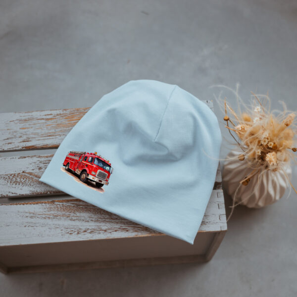 Stofftiger Haube hellblau Feuerwehr, hellblaue Jerseyhaube mit Feuerwehrauto als Motiv