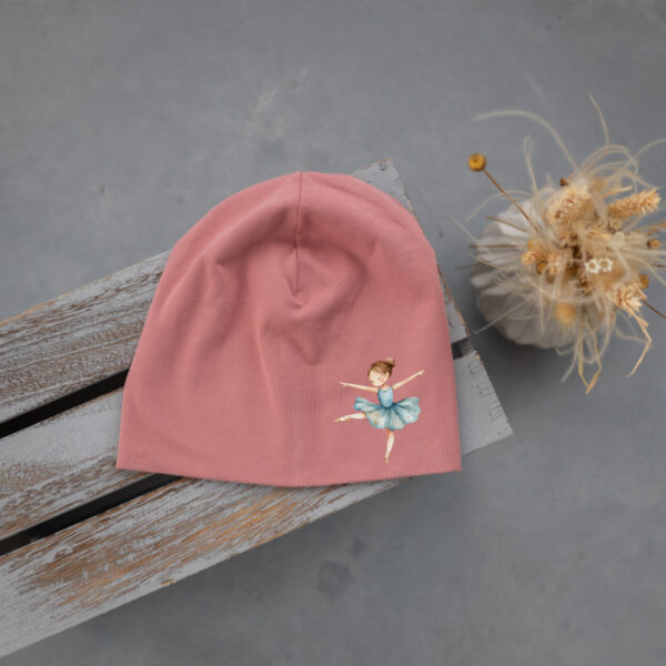Stofftiger Haube altrosa Ballerina, Haube mit aufgebügeltem Ballerinamotiv auf Holz