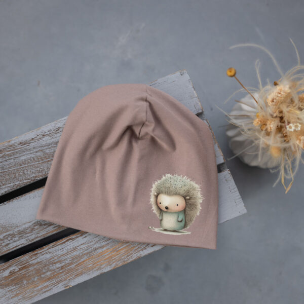 Stofftiger Haube taupe Igel, taupefarbene Jerseyhaube mit aufgebügeltem Igelmotiv