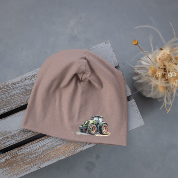 Stofftiger Haube taupe Traktor, taupefarbene Jerseyhaube mit grünem Traktormotiv