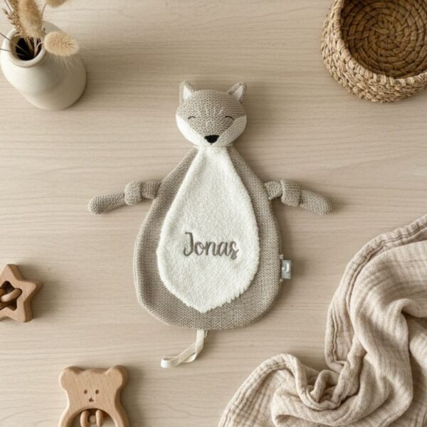Schmusetuch für Babys bestickt bestickung personalisierbar mit namen Schnullertuch mit niedlichem Design Babygeschenk Schmusetuch Weiches Schnullertuch für Neugeborene Schmusetuch mit Beruhigungsfunktion Schnullertuch als Geschenkidee für Babys Hochwertiges Schmusetuch für Kleinkinder Babygeschenk mit Schnullertuch Beruhigendes Schmusetuch für Kleinkinder Personalisiertes Schnullertuch als Geschenk Schmusetuch für ruhigen Schlaf des Babys Schnullertuch zur Beruhigung und Entspannung Kuscheliges Schmusetuch für Neugeborene Schnullertuch als Einschlafhilfe für Babys Babygeschenk mit liebevollem Schnullertuch Schmusetuch als Spielzeug für Babys Schnullertuch mit niedlichem Tiermotiv Babygeschenk: Schnullertuch und Spielzeug in einem Sanftes Schmusetuch für Babys Haut Schnullertuch mit waschbarem Material stofftiger jollein