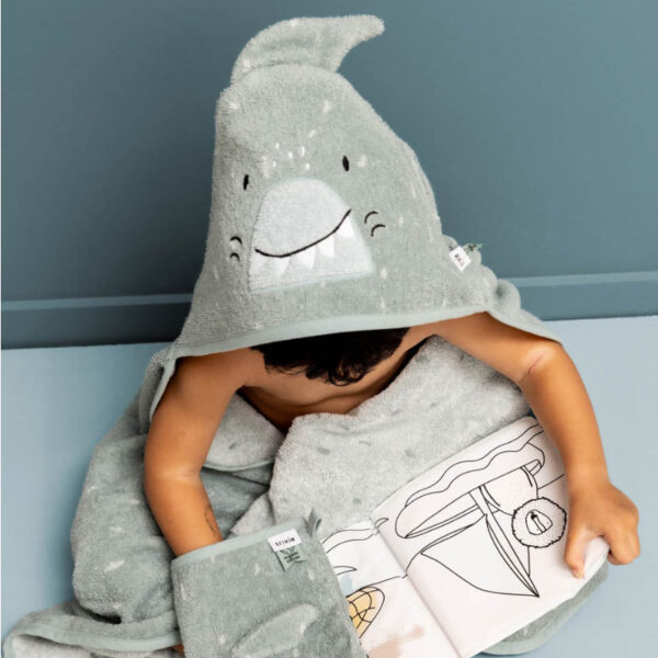 Personalisierbares Baby Kapuzenhandtuch aus weicher Baumwolle mit Name bestickt, Kapuzenbadetuch für Babys und Kinder, ideales personalisiertes Geburtsgeschenk und Taufgeschenk für nach dem Baden.