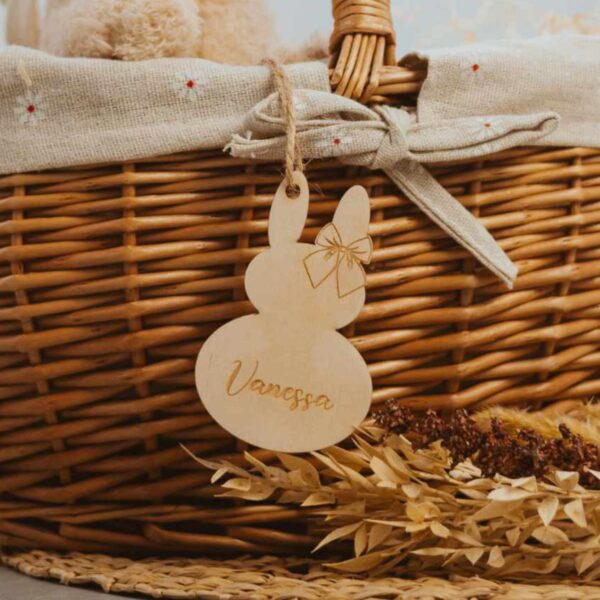 Osteranhänger aus Holz Osterdekoration mit Namen Personalisierung personalisiert graviert Geschenk Ostergeschenk