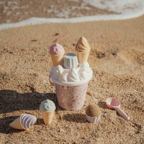 Rosa 14-teiliges Dreamy Mermaid Sand-Eis-Set (17 cm Eimer) aus Polypropyleen mit Schaufel und bunten Formen – für Sandeiscremes am Strand ab 18 Monaten