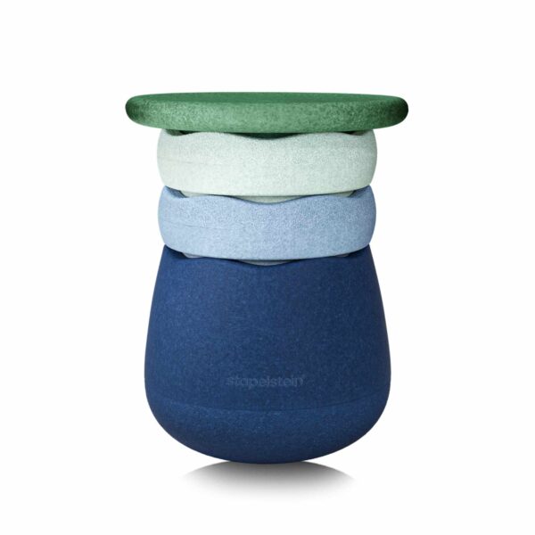 Stapelstein® Dynamic all waters & greens – 4‑teiliges Sitzsystem aus Base, Board und zwei Original‑Elementen in Blau‑ und Grüntönen, als flexibler Hocker