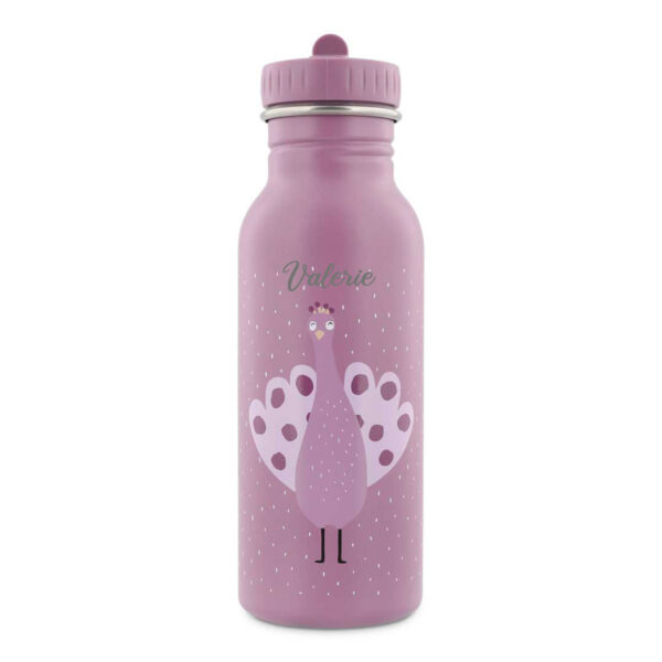 Trinkflasche 500 ml Mrs. Peacock von Trixie, auslaufsichere Kindertrinkflasche mit Pfau-Motiv für Kindergarten und unterwegs Stofftiger