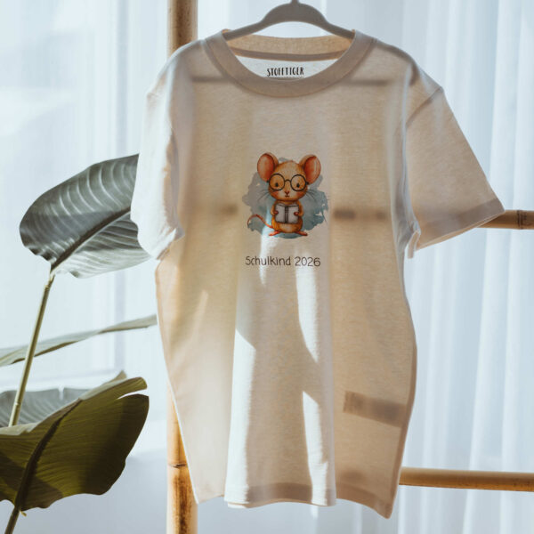 Stofftiger Organic Schulkind-Shirt mit Maus und blauen Hintergrund als Geschenk zum Schulbeginn für jedes Schulkind auch personalisierbar