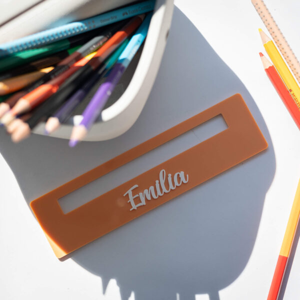 Stofftiger Lesehilfe aus Acryl mit dem Namen personalisierbar perfekt für den Schulstart und die Schultüte