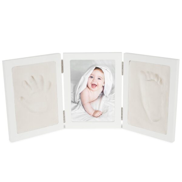 Bieco Gipsabdruckset mit Bilderrahmen, Rahmen aufgeklappt mit zwei Gipsabdrücken und einem Babyfoto
